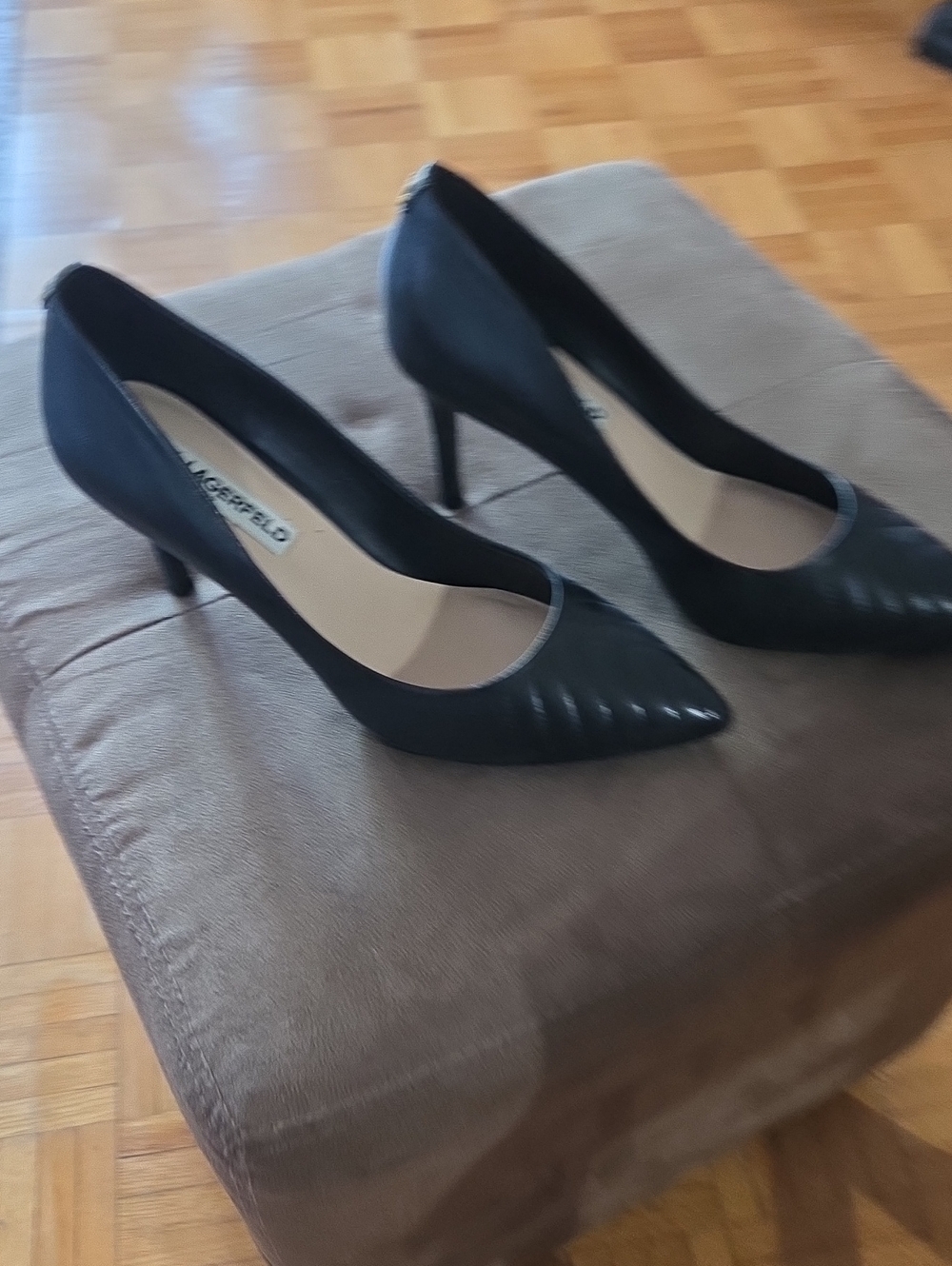Karl Lagerfeld Black Pointed Toe Kitten Heel Pumps